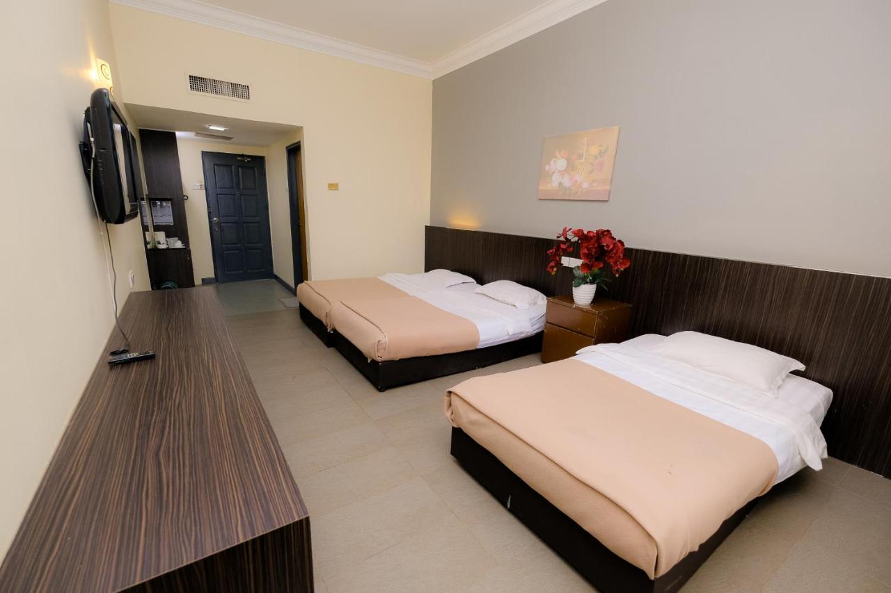 Capital O 90146 Alh Continental Resort Karak Esterno foto